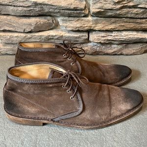 D&G oil distressed suede chukkas